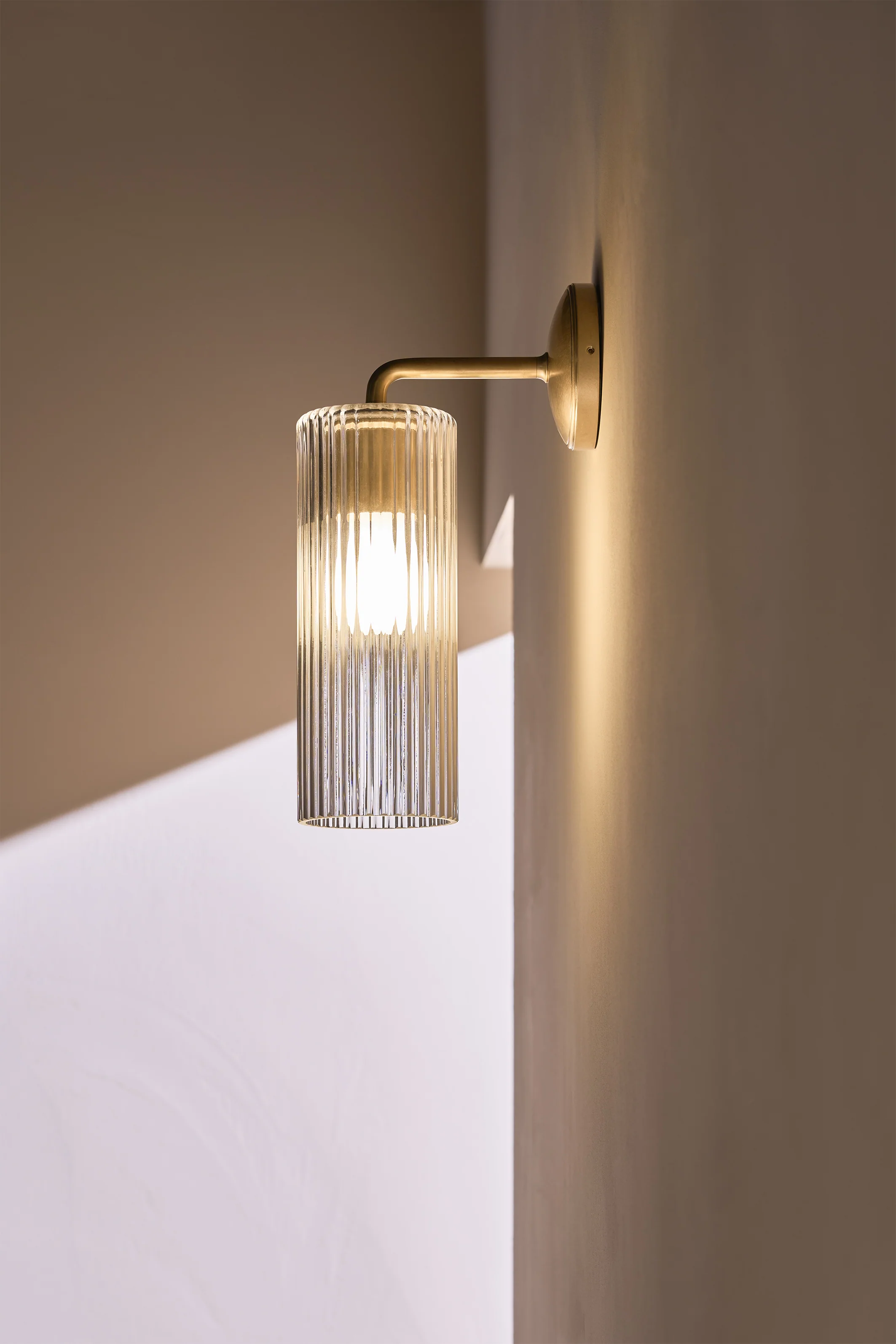 Claremont Large Wall Light Fluted Glass - Antique Brass - Image 3