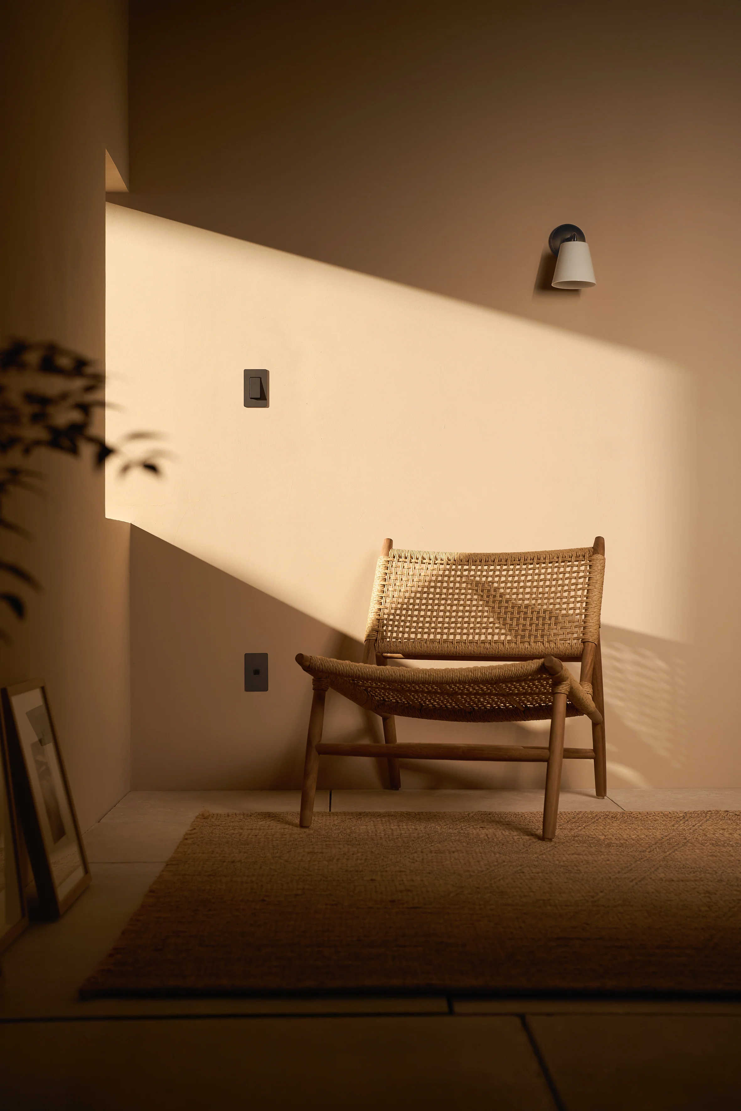 Richmond Medium Wall Light Fine Porcelain - Bronze - Image 3
